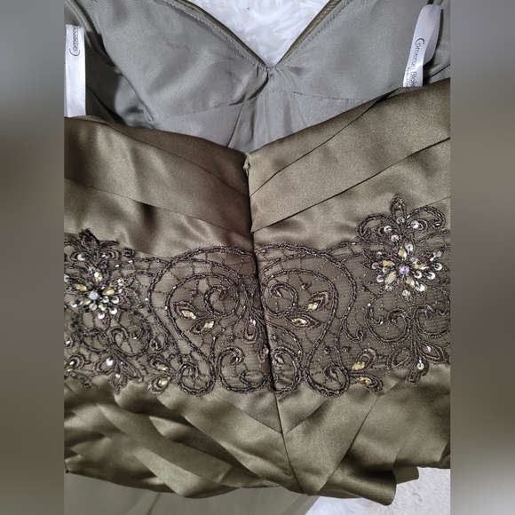 Cameron Blake by Mon Cheri size 10 Gown with Bolero in size 10 - Picture 4 of 16